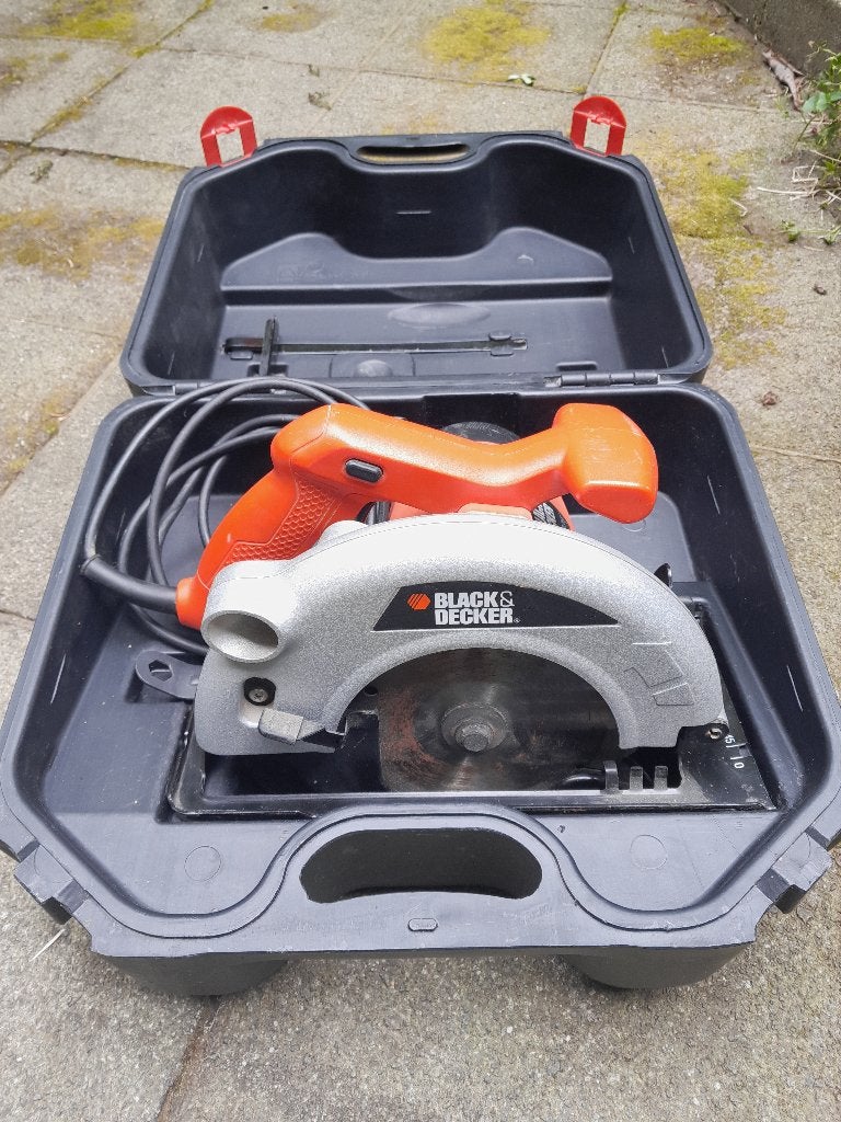 Scie circulaire Black&Decker, 600 à 1200 watts, 30 à 70 mm, Enlèvement, Utilisé