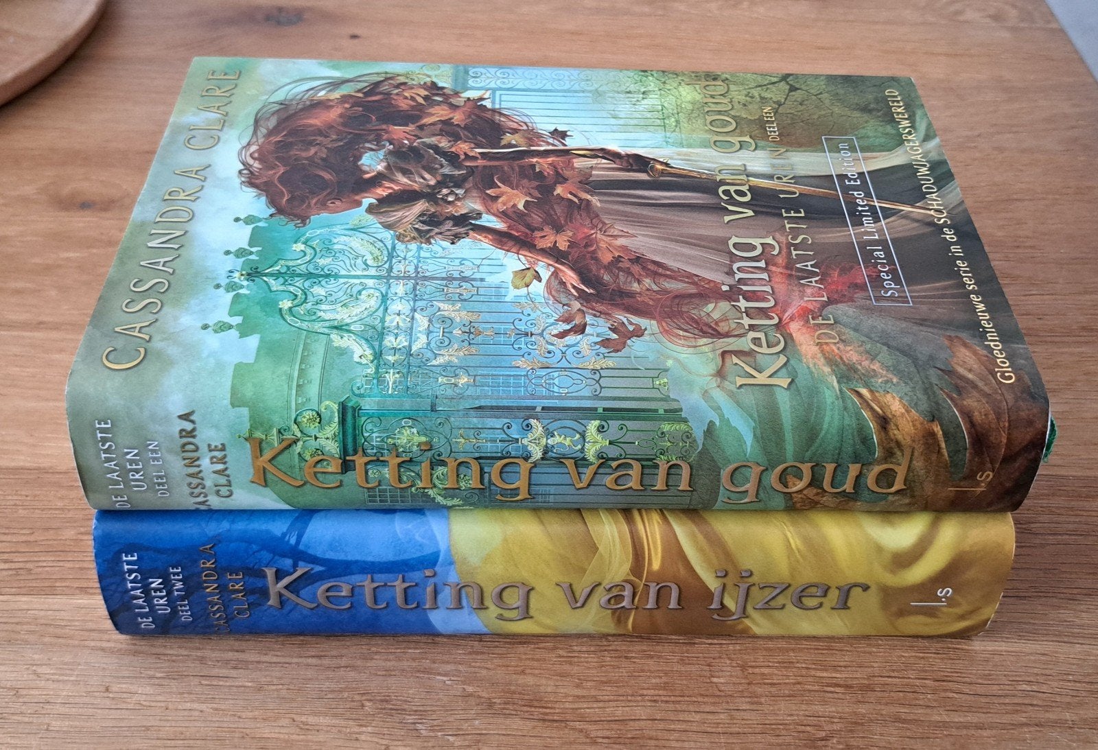 Cassandra Clare - deel 1 & 2 van de laatste uren trilogie, Ophalen of Verzenden, Zo goed als nieuw, Cassandra Clare