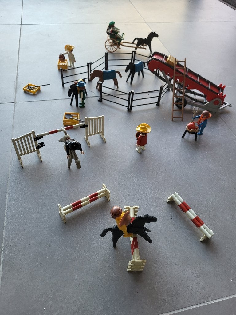 Paarden manege Playmobil, Ophalen of Verzenden, Zo goed als nieuw, Complete set, Figuren