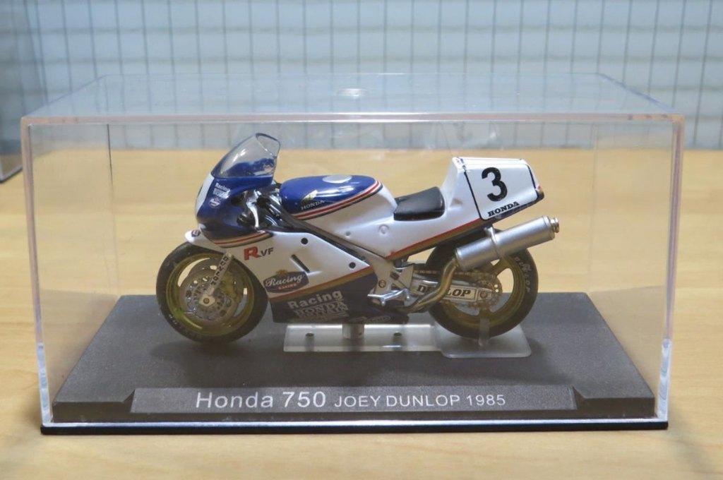 Joey Dunlop RC45 Honda RVF750 1985 1:24, Hobby & Loisirs créatifs, Voitures miniatures | 1:24, Enlèvement ou Envoi, Neuf, Moteur