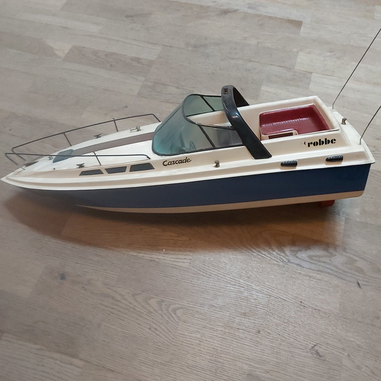 Vintage Robbe Cascade 1980 modelboot radiogestuurd, Ophalen