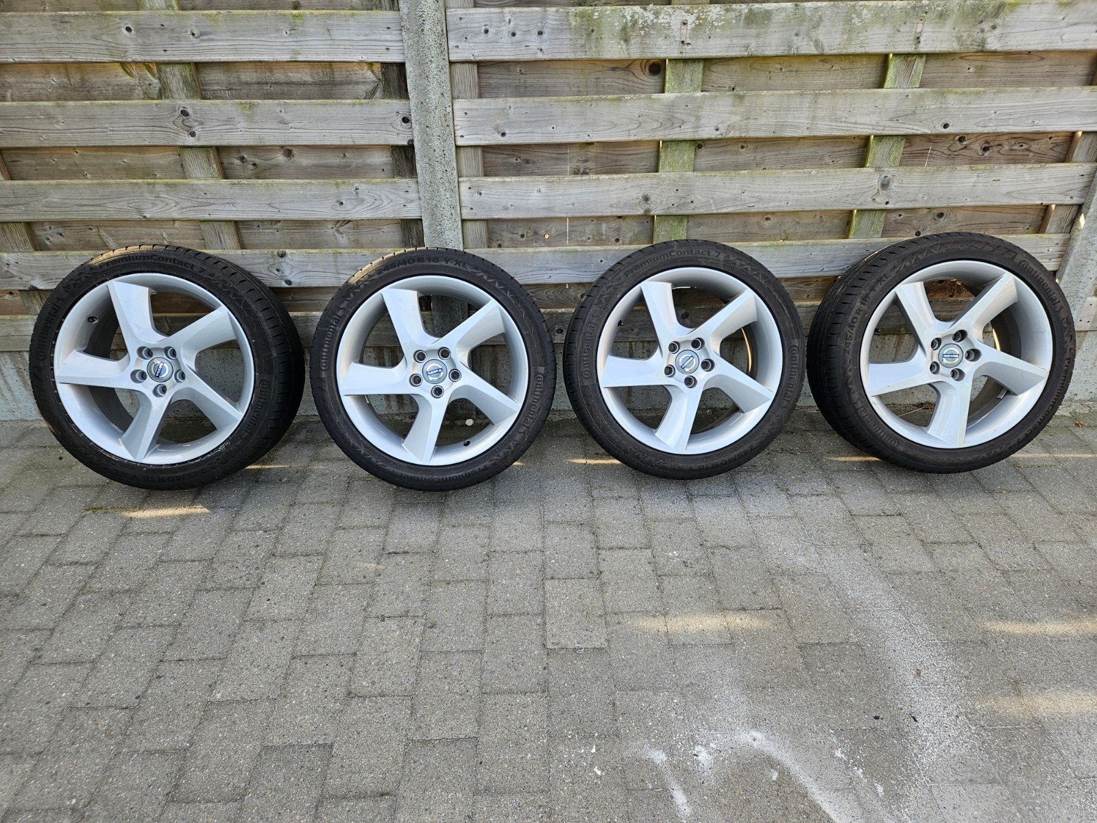 Originele Volvo Odysseus wielen met banden, Ophalen, 18 inch, 245 mm, Banden en Velgen