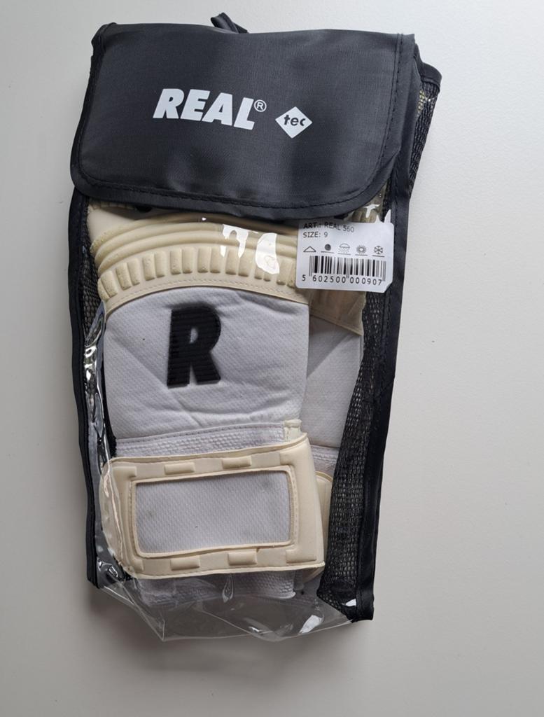 Real keeperhandschoenen, Sport en Fitness, Ophalen of Verzenden, Gebruikt, Handschoenen