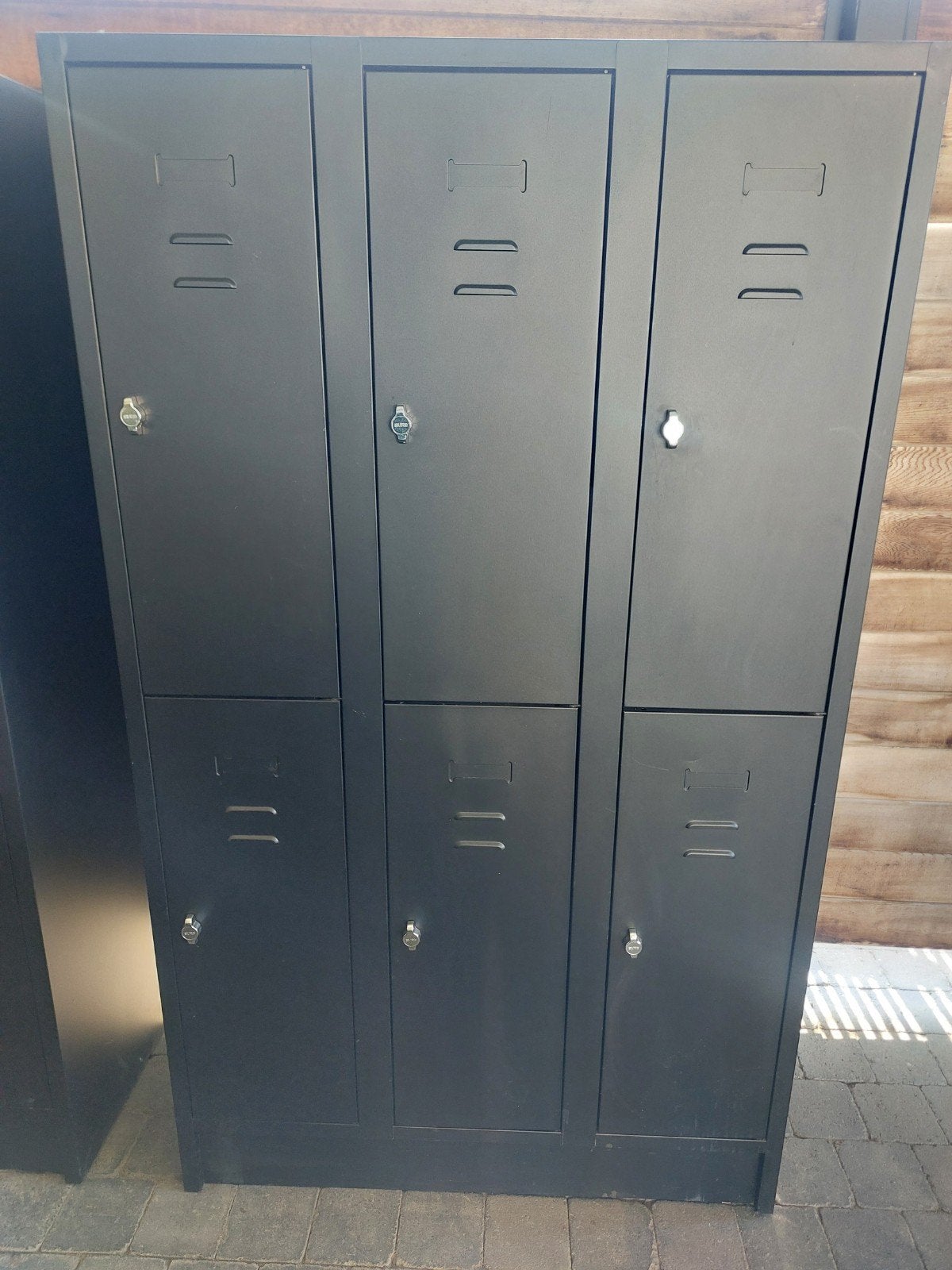 Lockers, Ophalen