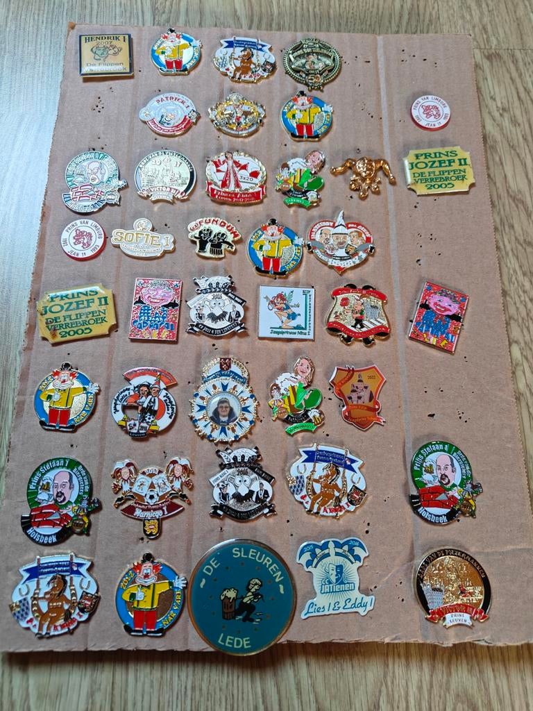 Carnaval pins, Ophalen of Verzenden