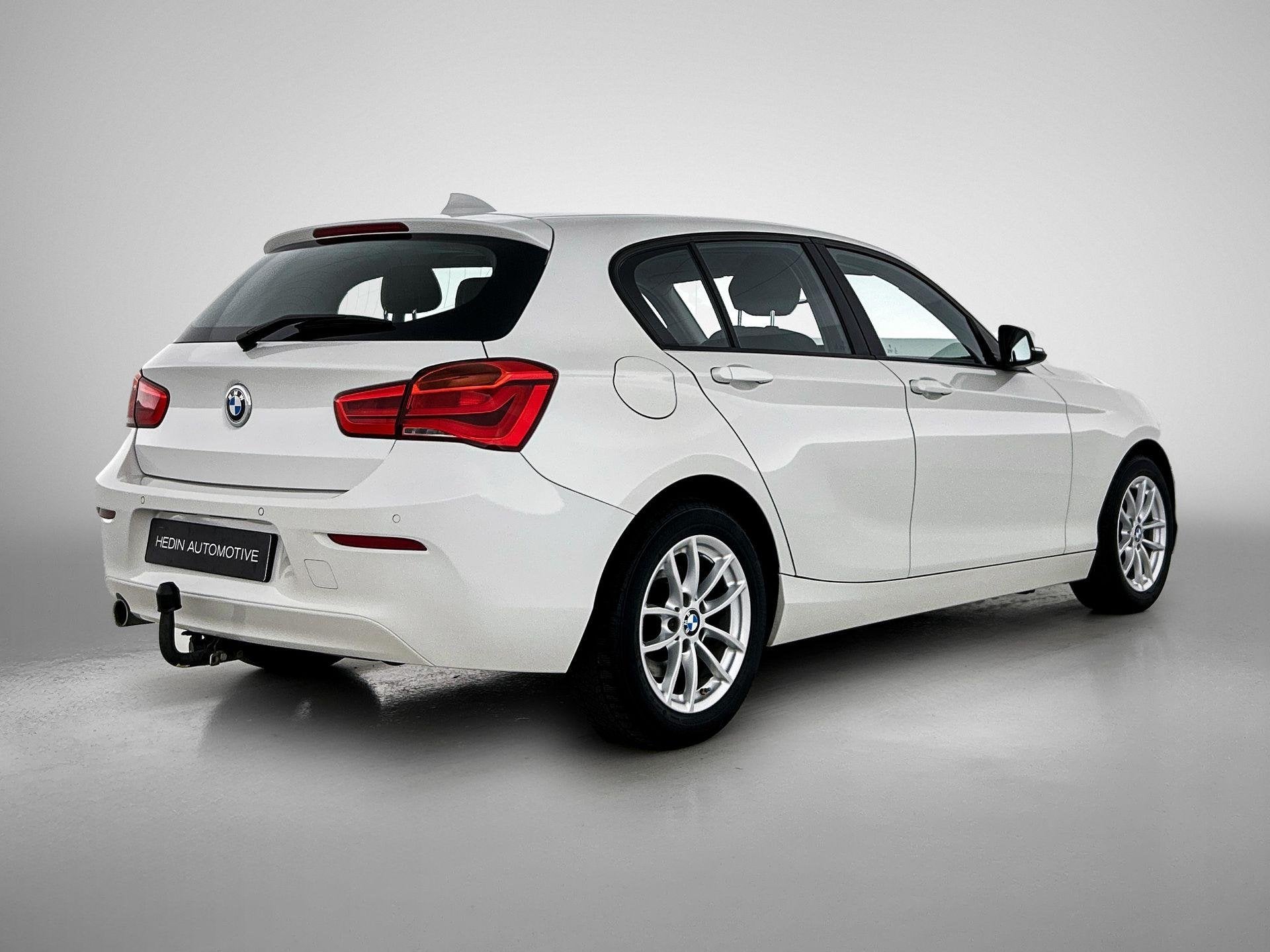 BMW 118iA | Trekhaak | Zetelverwarming | Navigatie | Parkeer, Autos, 100 kW, Achat, Euro 6, Entreprise