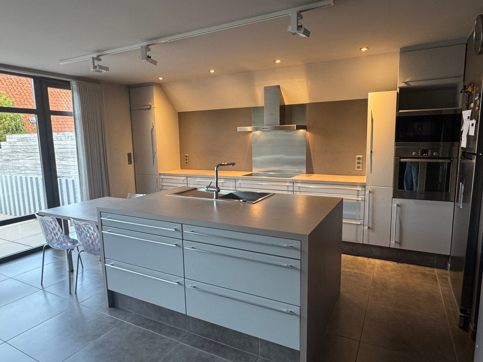 Moderne keuken met eiland-lades-Bosh,siemens,aeg apparatuur, Ophalen, Gebruikt