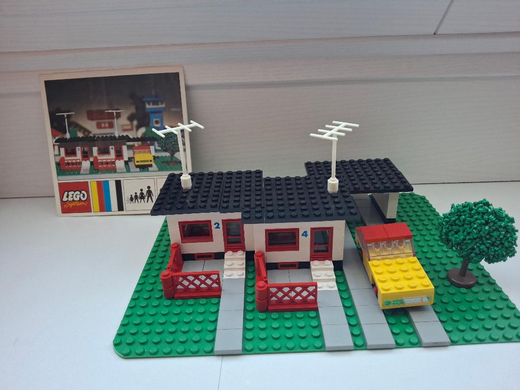 Lego 353 ( 353-1 ) Terrace House with Car and Garage 1972, Kinderen en Baby's, Speelgoed | Duplo en Lego, Ophalen of Verzenden