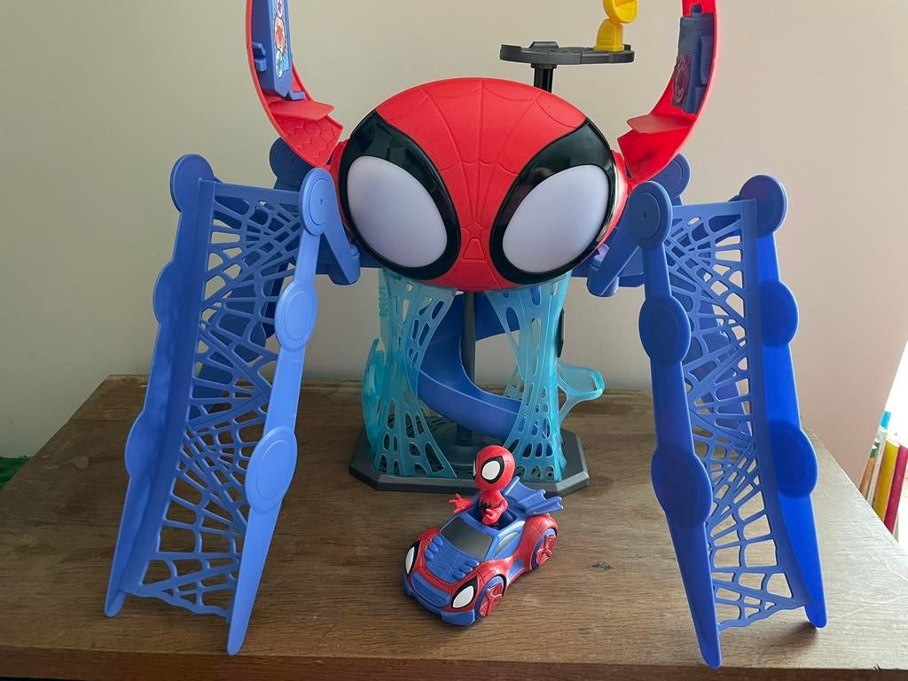 Figurines Marvel et Spidey, Enlèvement