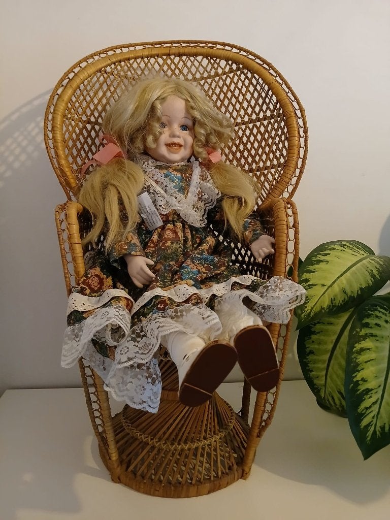Vintage pop in rieten stoel, Ophalen