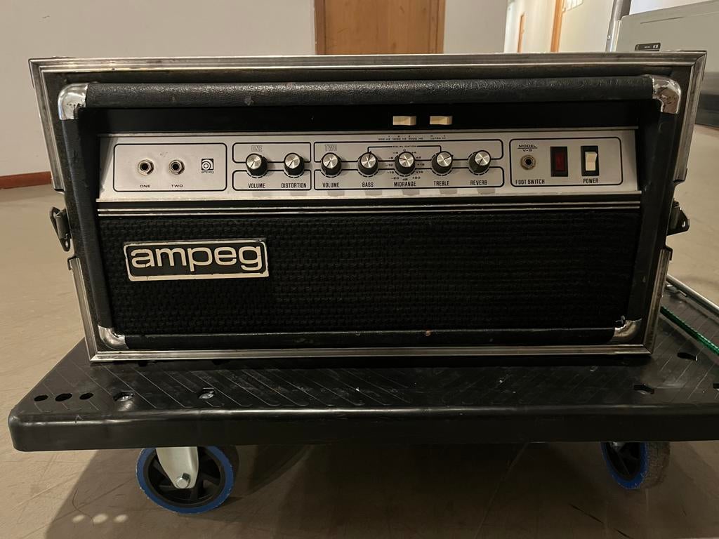 Ampeg V9 V-9 300 watt vintage (bas)gitaarversterker, Muziek en Instrumenten, Ophalen, Gebruikt, Basgitaar, 100 watt of meer