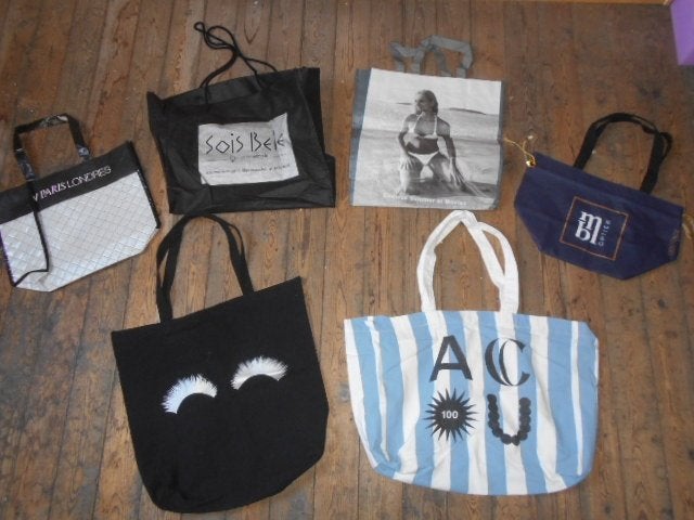 Draagtassen en sportzakjes / 20 stuks voor 5 €, Diversen, Rommelmarktspullen, Ophalen of Verzenden, Zo goed als nieuw