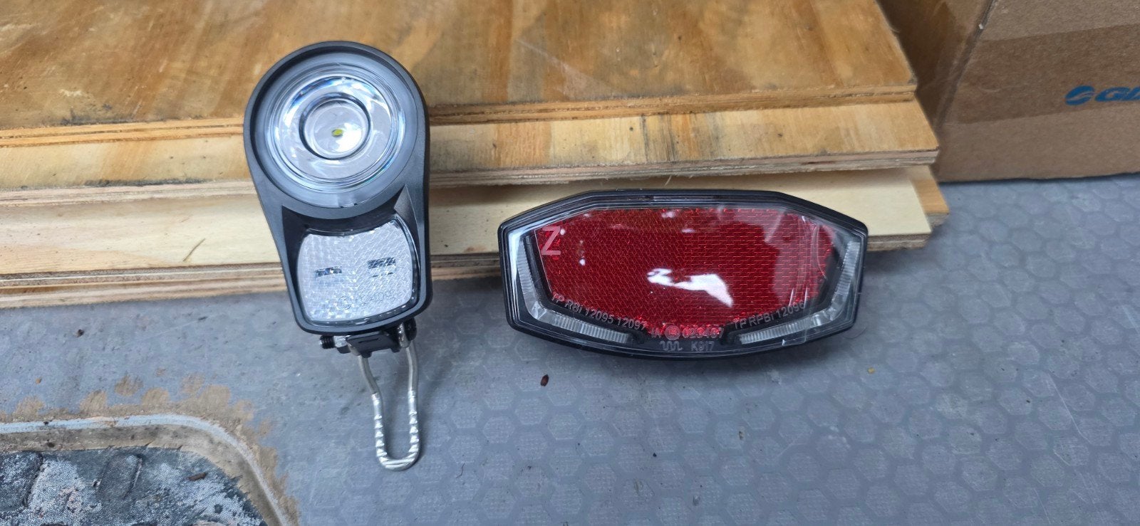 Elektrische fiets verlichting, Fietsen en Brommers, Ophalen of Verzenden