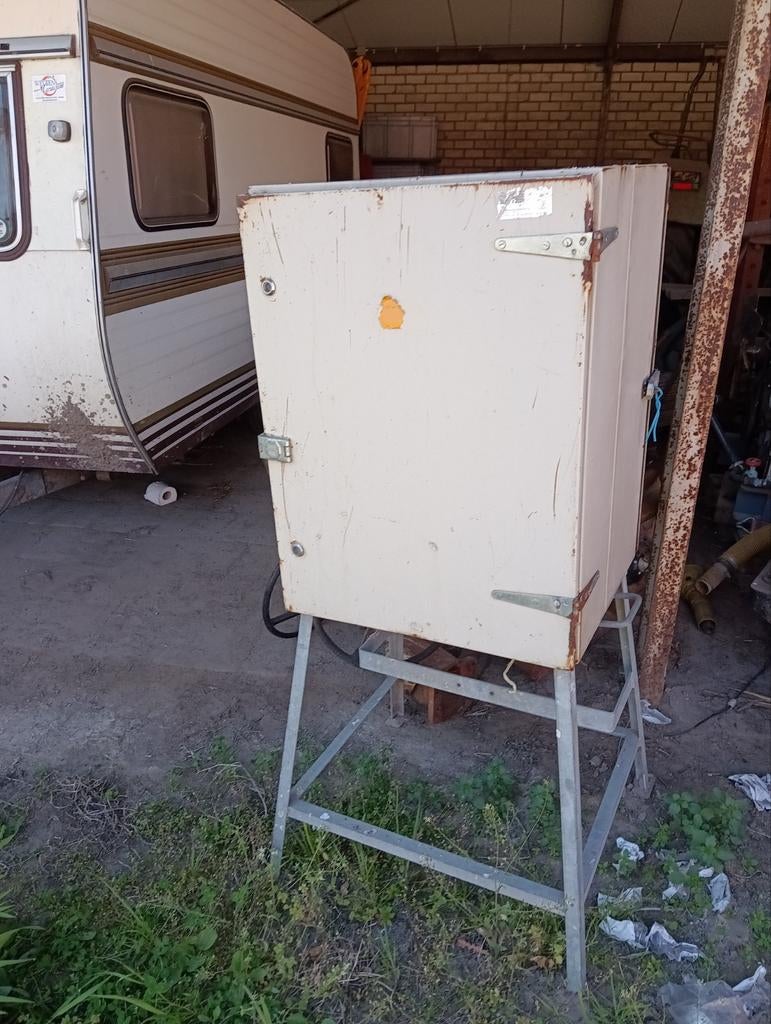 Bouwstroom kast, Ophalen