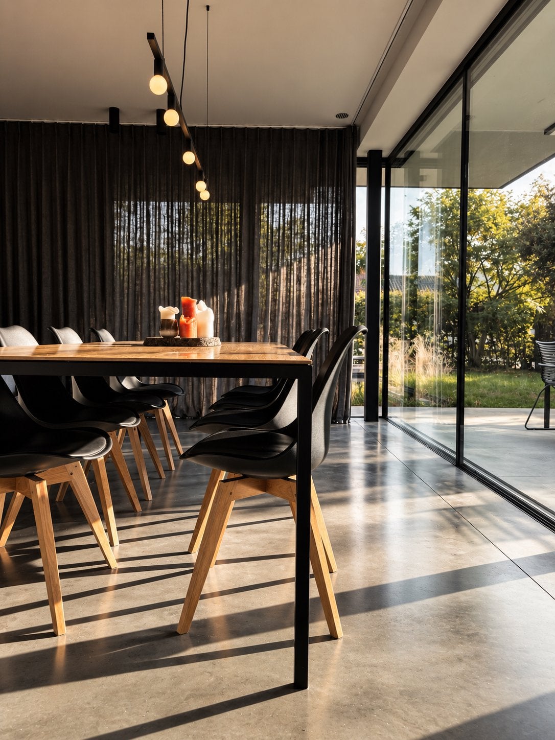 Design eettafel Willisau - type Dino, Huis en Inrichting, Ophalen, Zo goed als nieuw