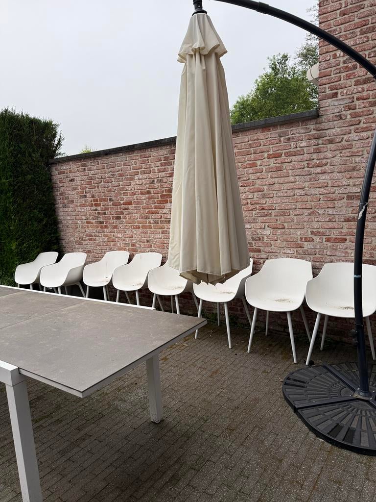 Tuintafel 8 pers. Stoelen en parasol, Ophalen, Zo goed als nieuw