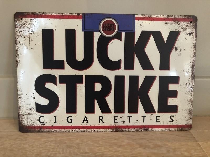 Assiette murale LUCKY STRIKE en métal au look vintage, Enlèvement ou Envoi, Neuf, Panneau publicitaire