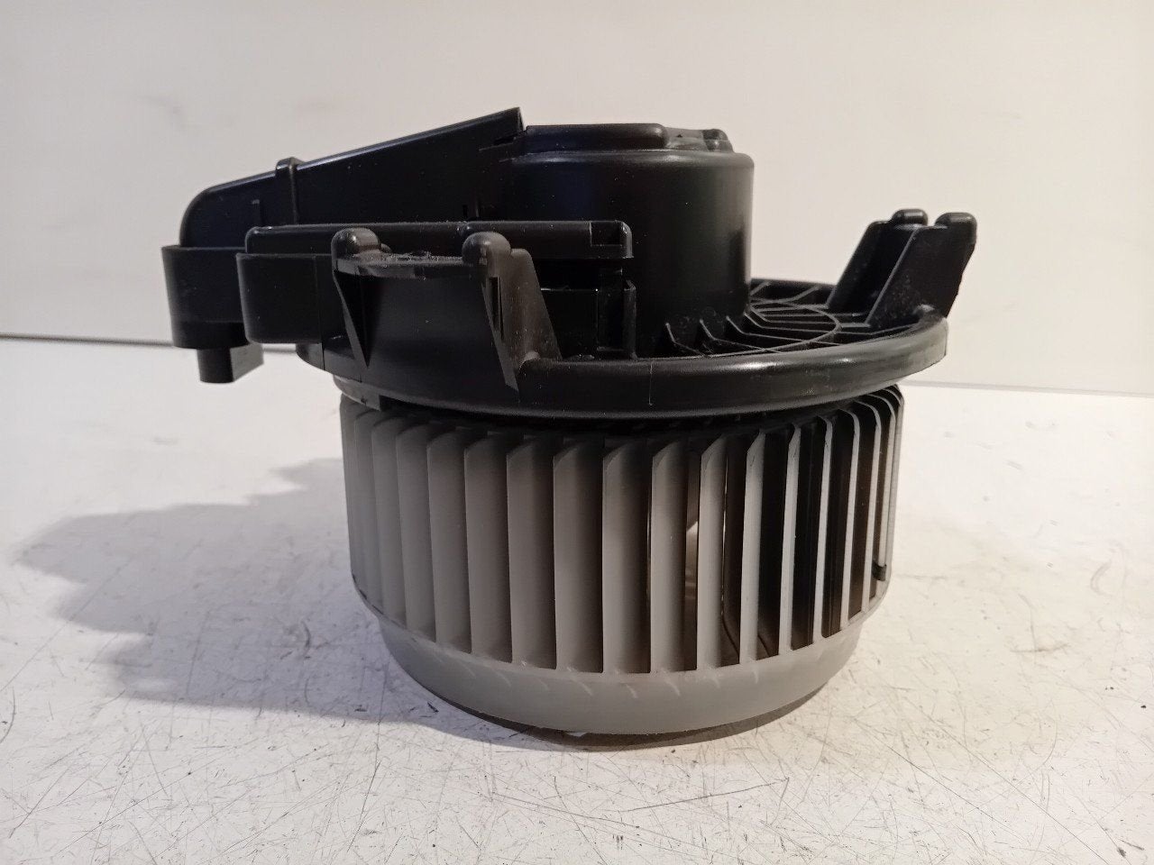 Kachel ventilator motor Toyota Avensis, Onderdelen@venauto.nl, Van der Ven Autorecycling B.V., Ettenseweg 76, 4706 PB Roosendaal, The Netherlands