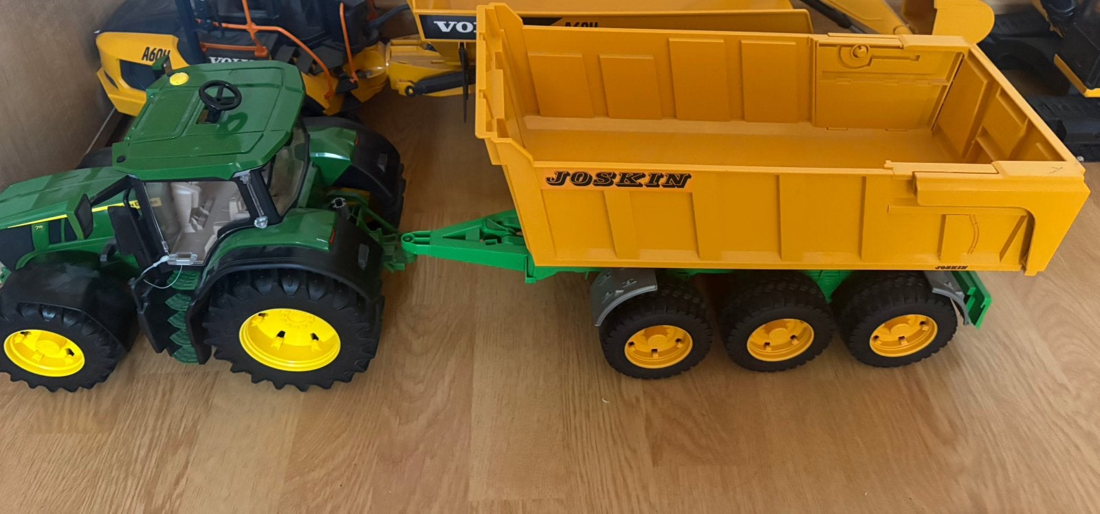 John deer 7r et benne joskin neuf jamais jouer, Enlèvement, Comme neuf