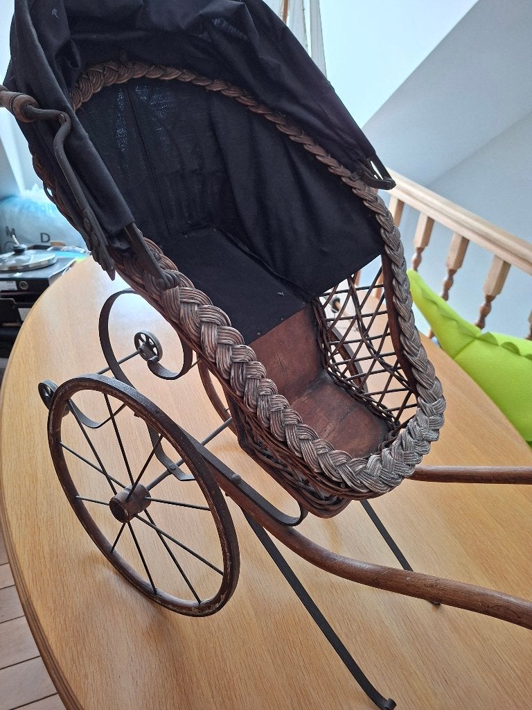 Antie poppen koets, Ophalen