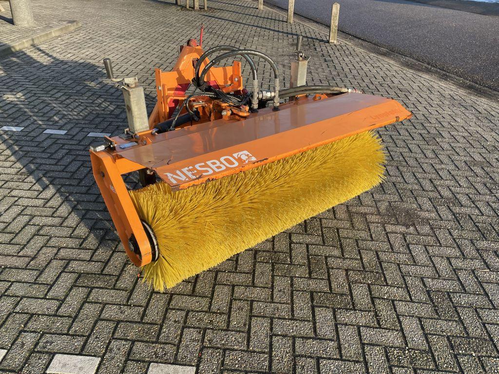 Nesbo Veegmachine HF1600 S, Zakelijke goederen, Machines en Bouw | Onderhoud en Reiniging