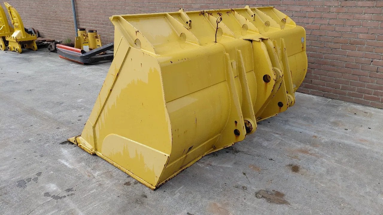 Caterpillar 950 / 962 loader bucket with teeth / NEW
