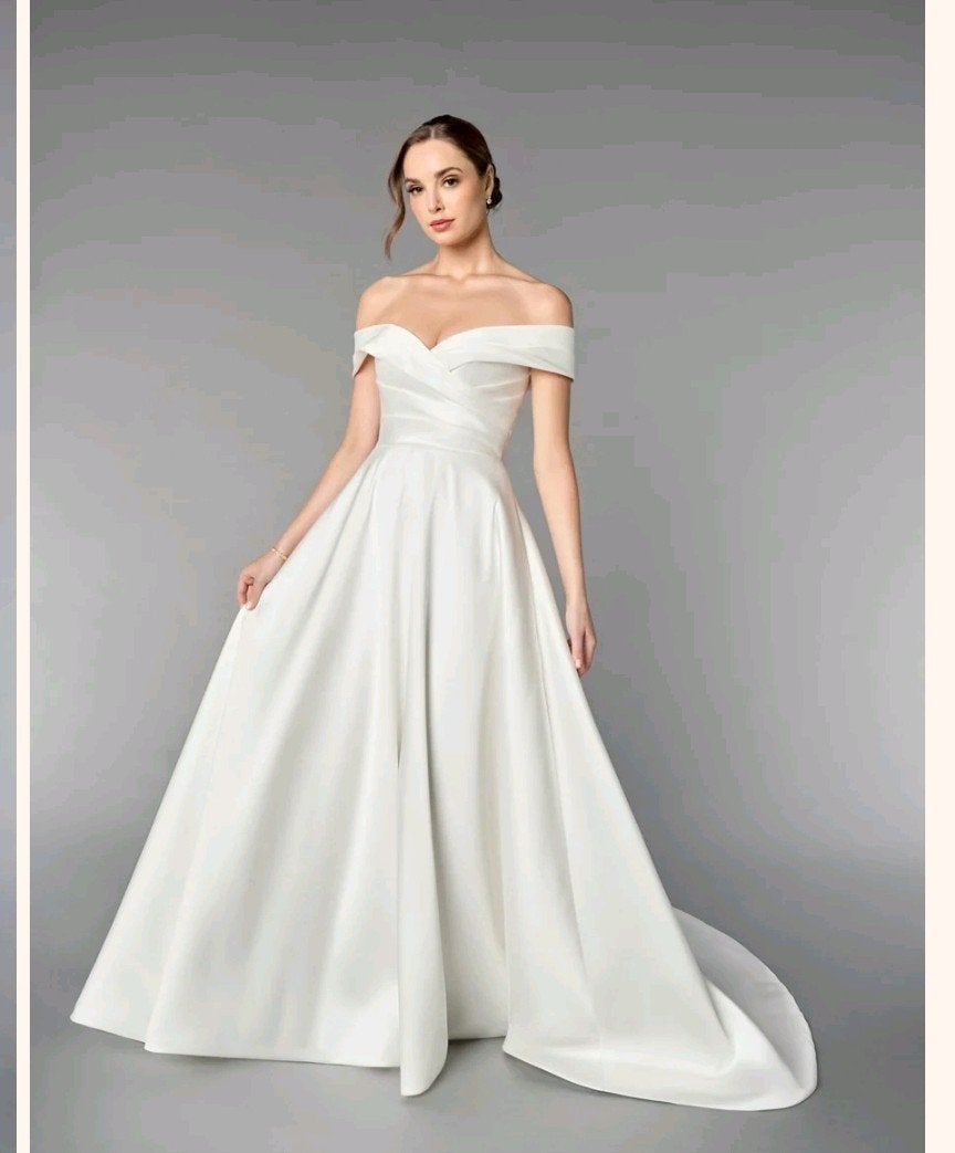 Satijnen trouwjurk in ivory met parels + sluier en hoepel, Kleding | Dames, Ophalen, Wit, Accessoires, Lilian west