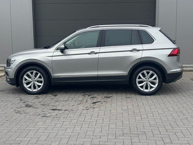 VW Tiguan Highline benzine automaat pano dak, Auto's, Volkswagen, Stof, 4 cilinders, Beige, 5 zetels