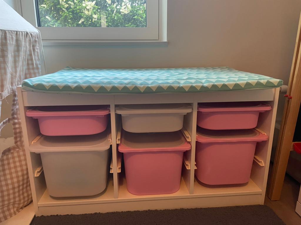 Ikea kastje met matje en 6 opbergdozen, Ophalen, Zo goed als nieuw