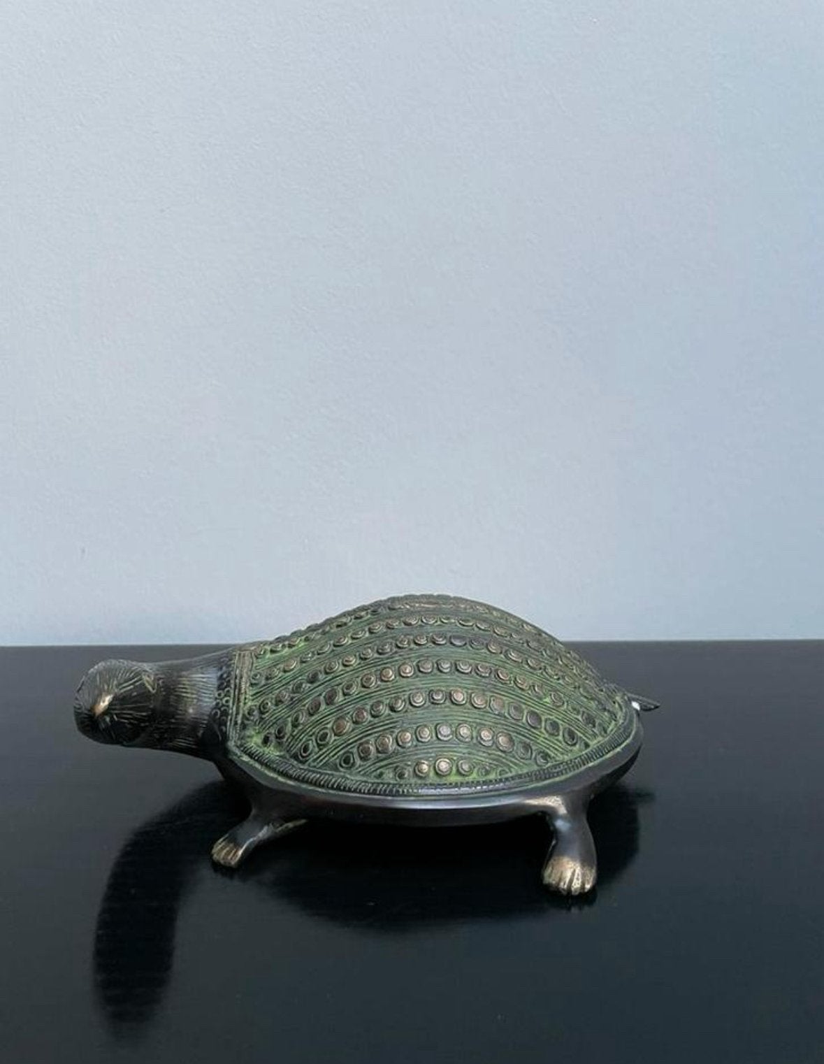 Tortue en bronze antique, Enlèvement