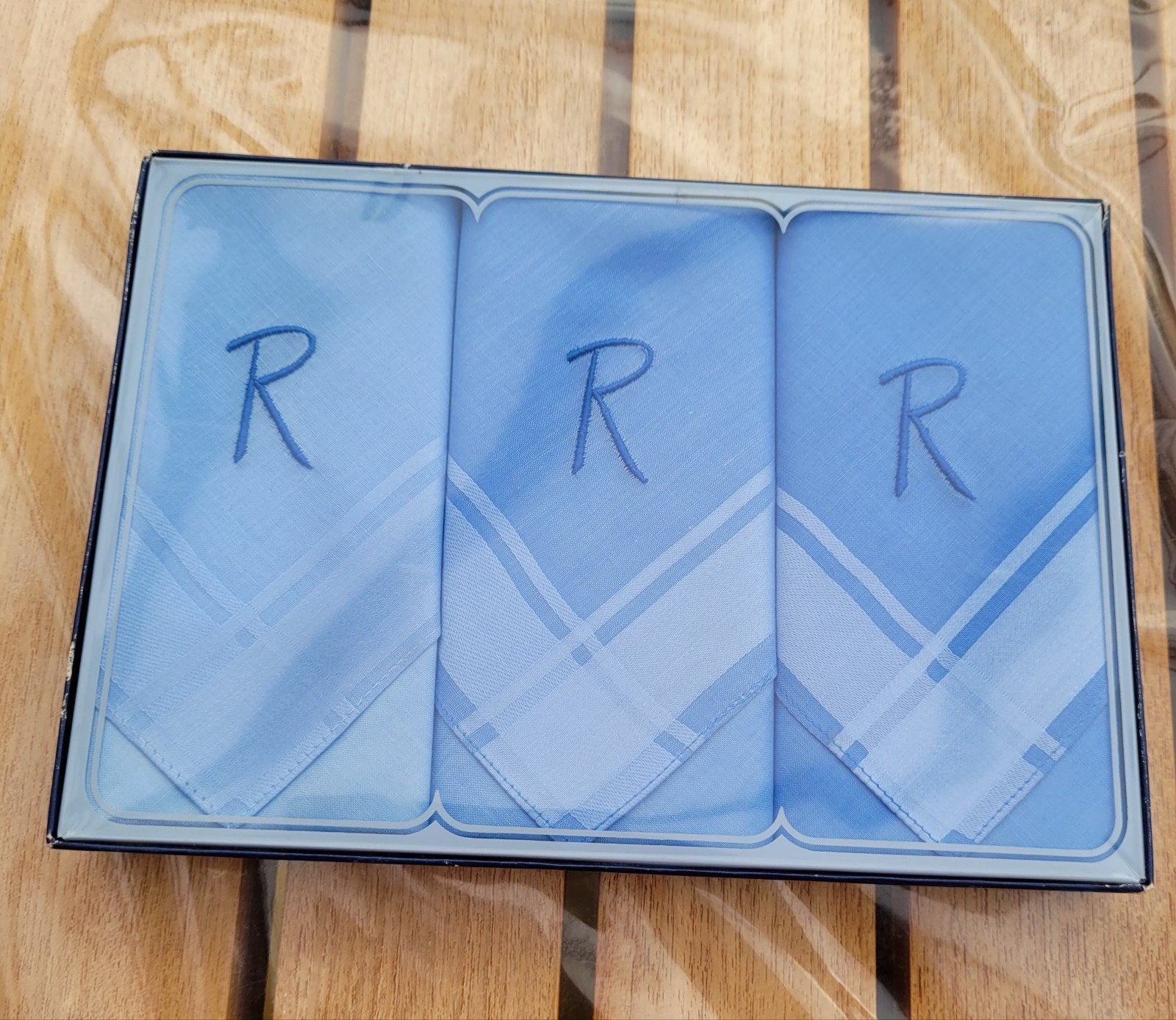 3 zakdoeken met een geborduurde "R"...nieuw, Ophalen of Verzenden