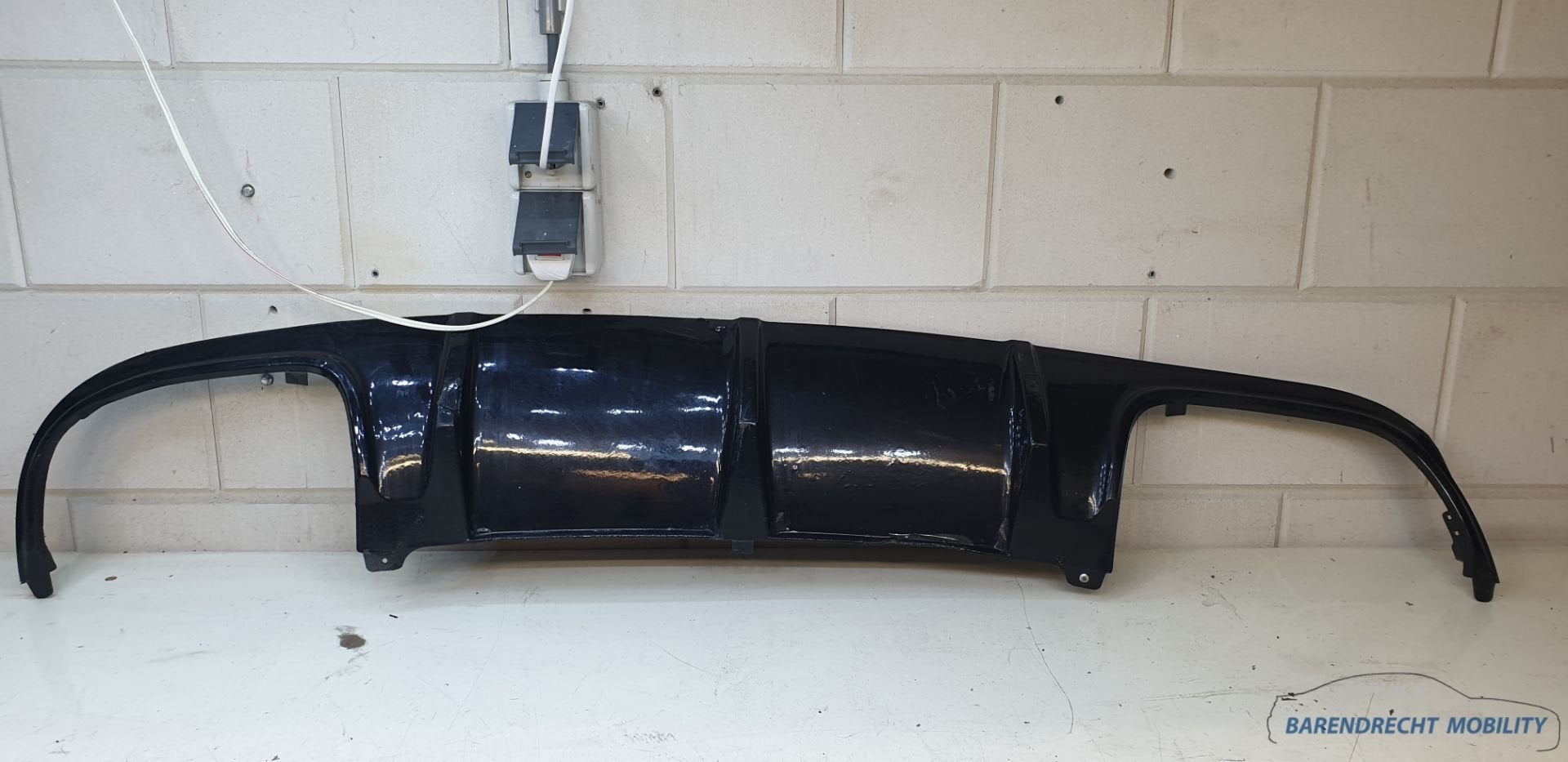 Diffuseur AMG pour Mercedes Classe C W204 A2048854525 d'orig, Pare-chocs, Mercedes-Benz, Utilisé, Mercedesstrasse 120
70372  Stuttgart, DE