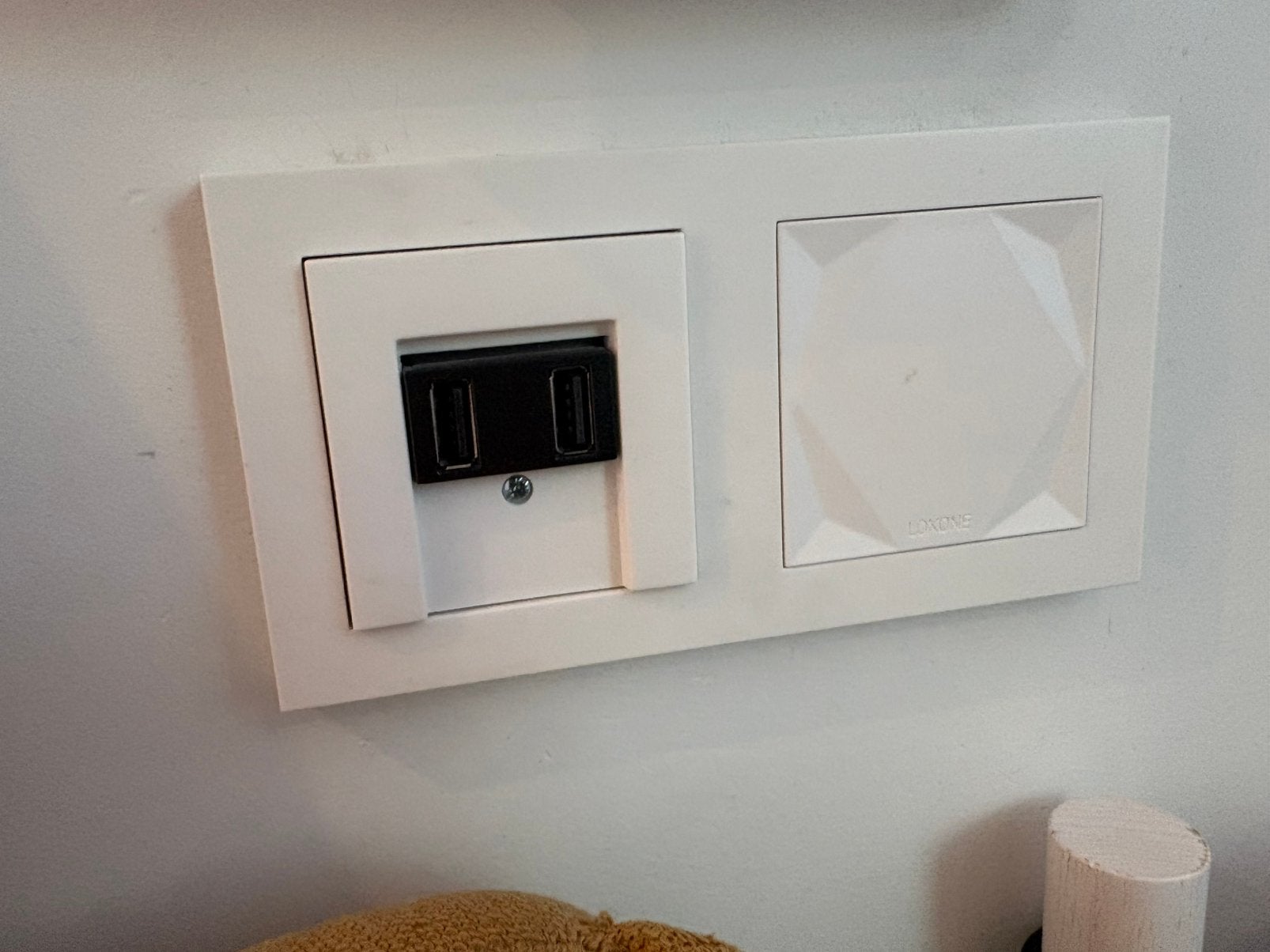 Gira USB stopcontact inbouw - 2 stuks, Doe-het-zelf en Bouw, Ophalen, Gebruikt, Gira, Stopcontact