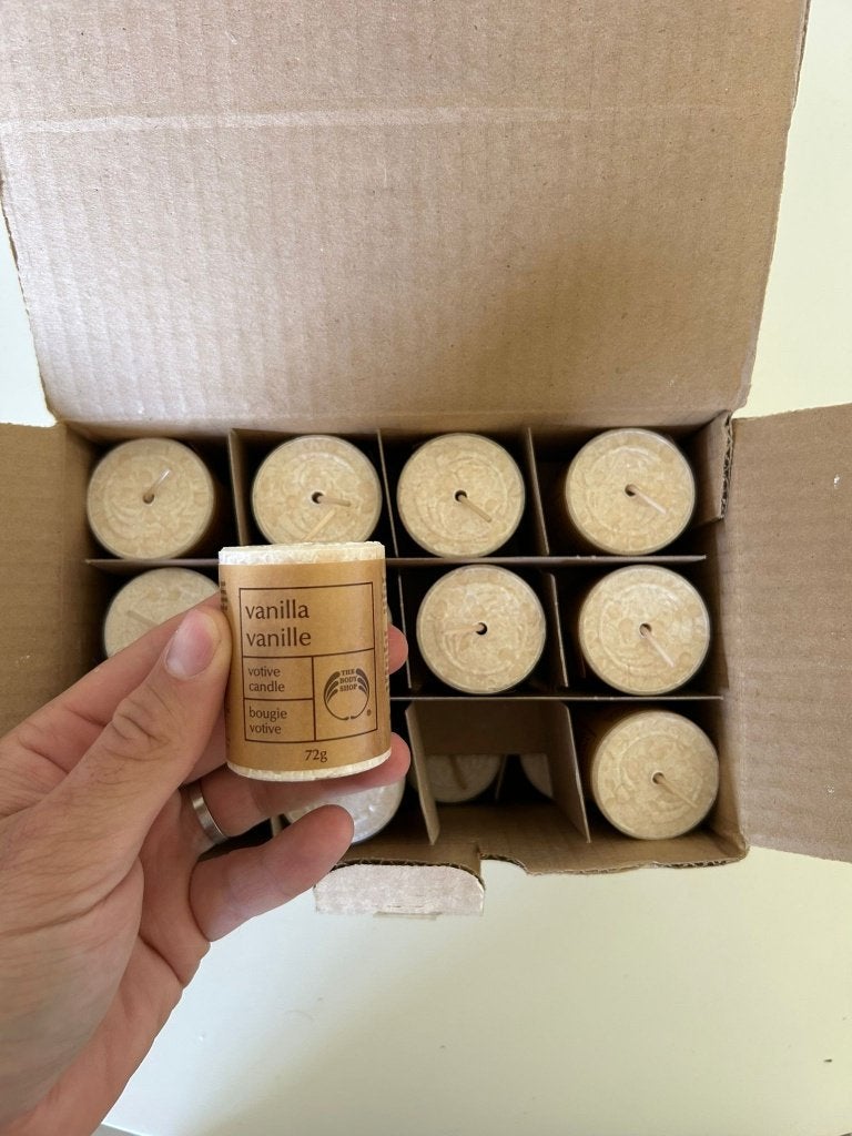 Ensemble de 24 bougies parfumées - Vanille (The Body Shop), Neuf, Enlèvement ou Envoi, Autres marques, Bougie
