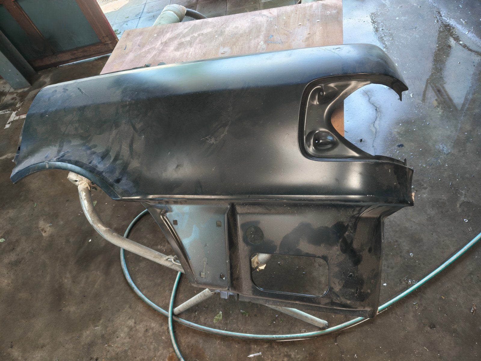 Aile arrière Audi  100 breack ancêtre, Audi