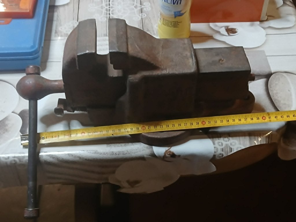 étaux anciens de différentes dimensions, Bricolage & Construction, Outillage | Outillage à main, Enlèvement