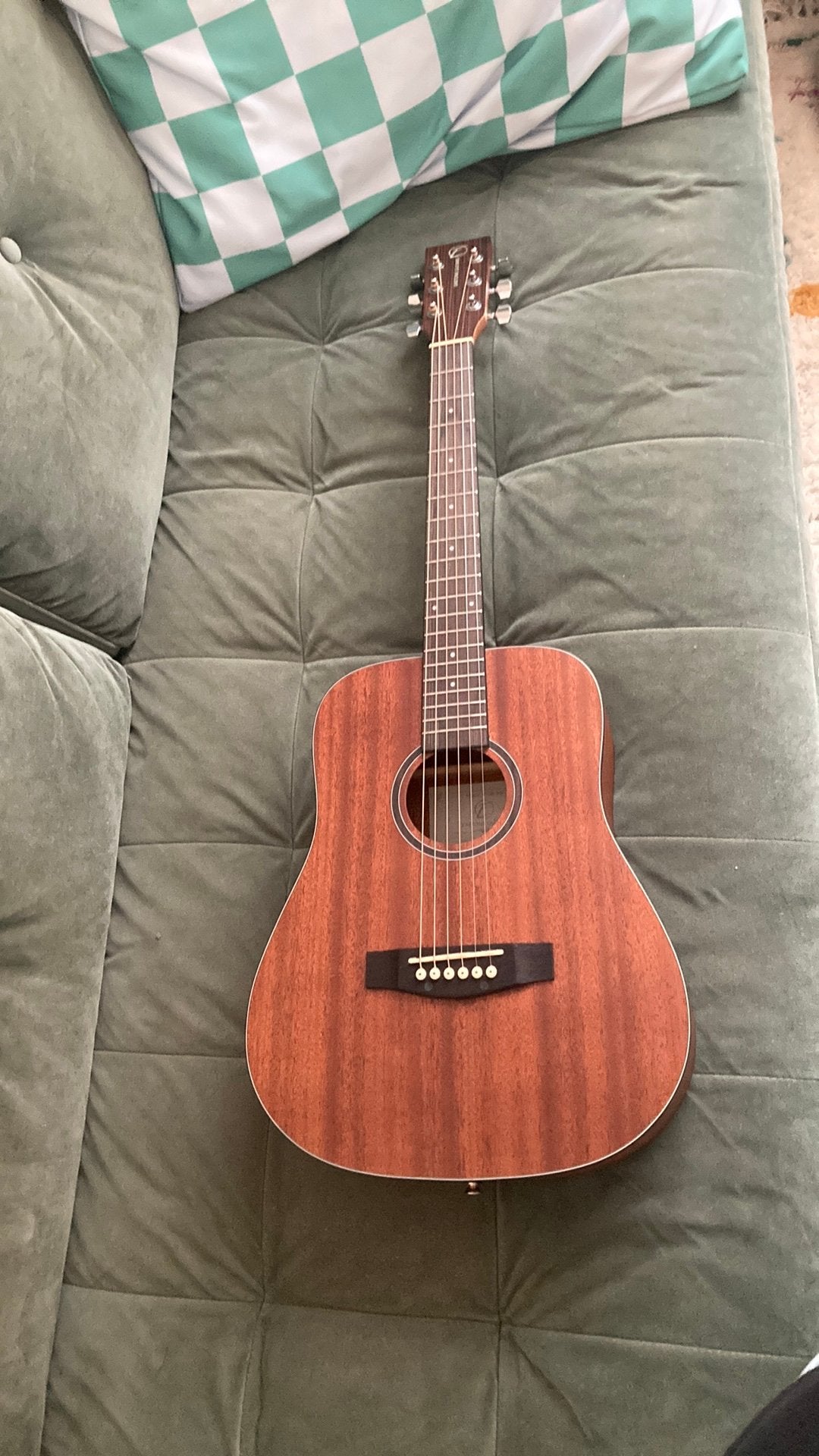 Guitare de voyage, Musique & Instruments, Instruments à corde | Guitares | Acoustiques, Enlèvement, Comme neuf