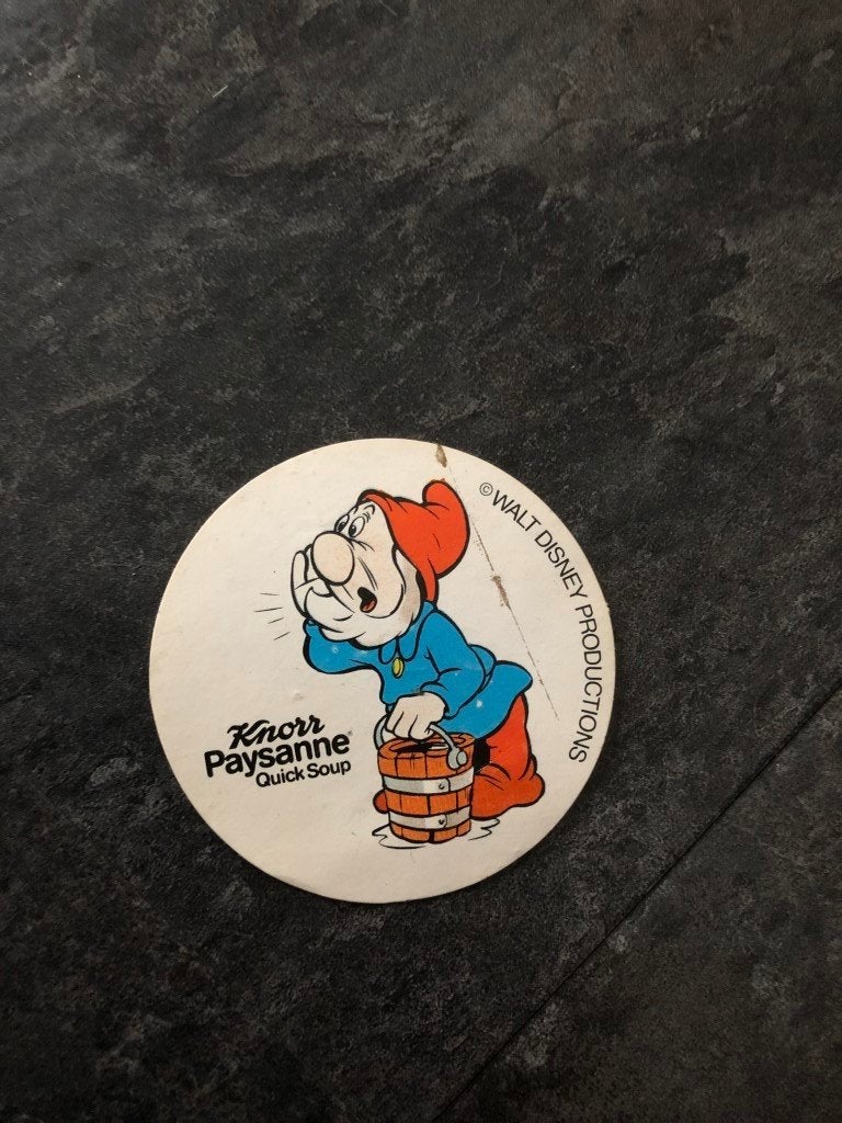 Oude sticker Knorr Paysanne Soup - Walt Disney - kabouter, Ophalen of Verzenden, Sticker