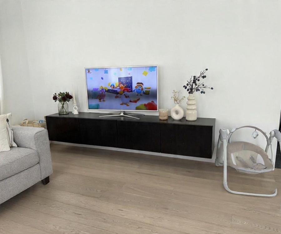2 besta kasten ikea van 120 met gleuf voor tv, Enlèvement, Comme neuf
