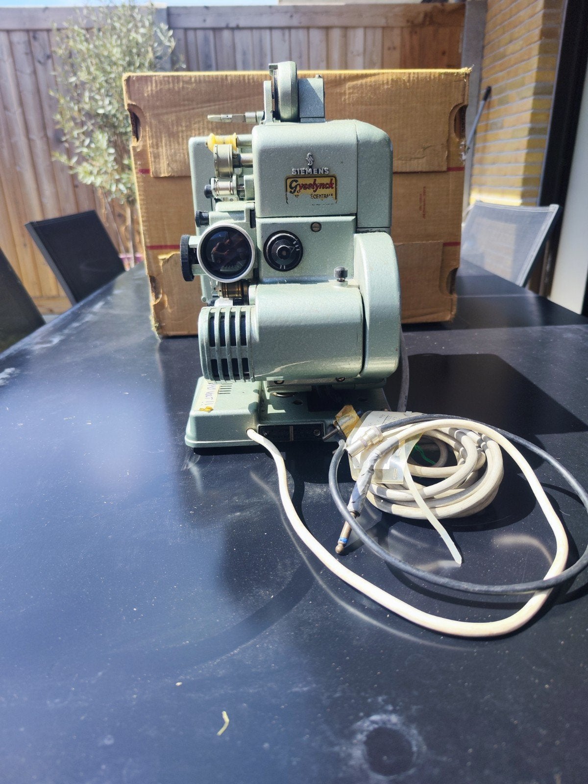 Siemens 2000 – 16 mm filmprojector, Ophalen