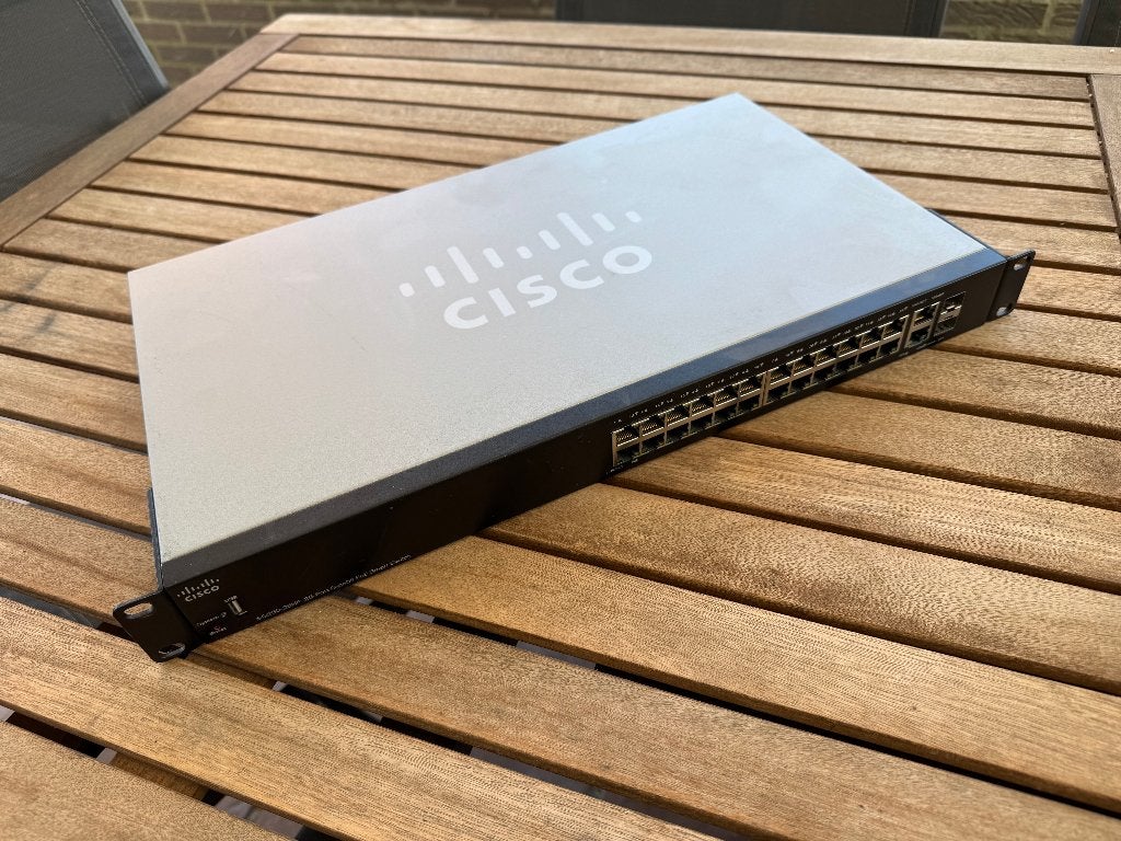 Cisco SG250-26HP Managed Gigabit PoE Switch 19" Rack, Ophalen of Verzenden, Gebruikt