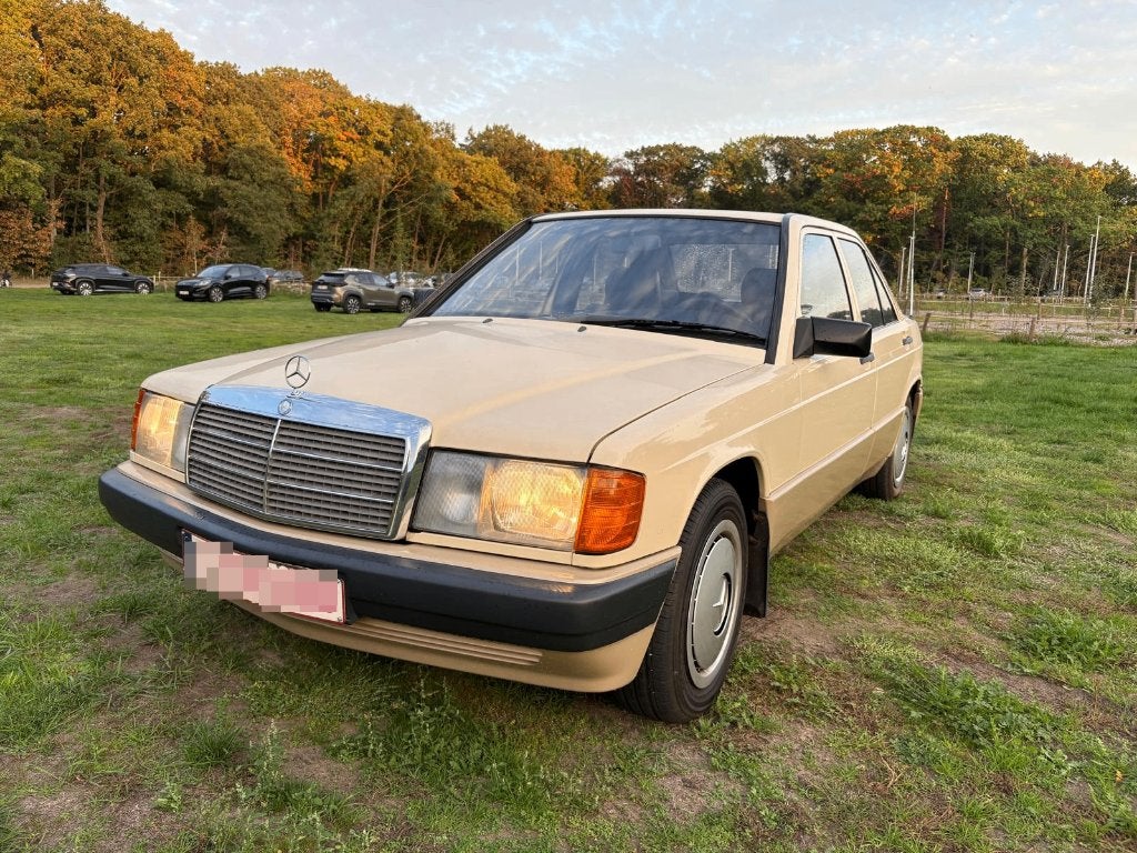 Mercedes 190D, Auto's, Euro 2, Achterwielaandrijving, Beige, Leder