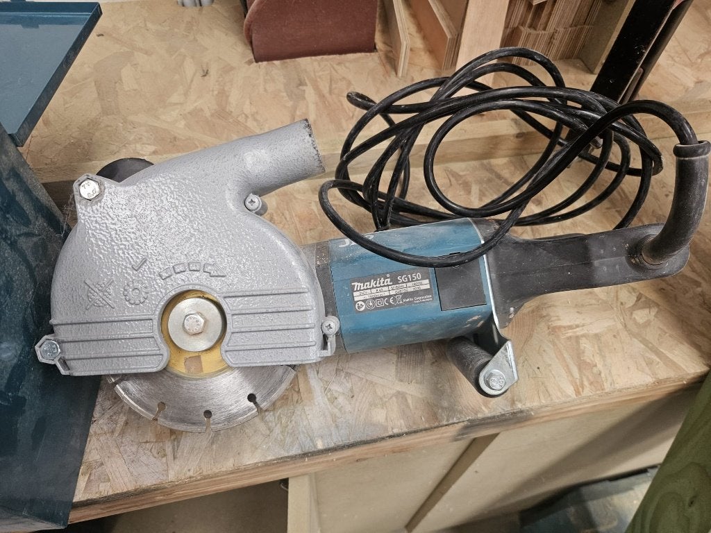 Trancheuse Makita SG150 1800W utilisée une seule fois, Enlèvement, Comme neuf, Coupeuse à fente, Makita/bosch
