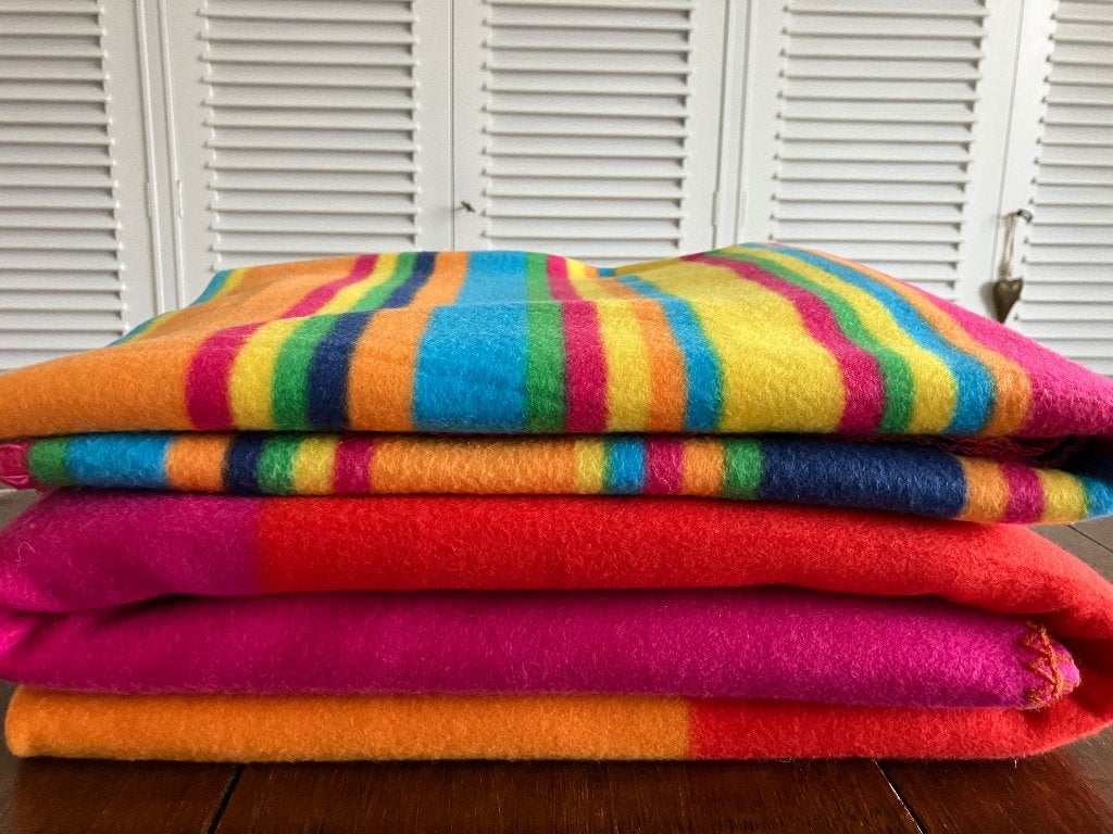 2 zachte Fleece dekens in felle kleuren., Ophalen, Zo goed als nieuw, Blauw, Fleece