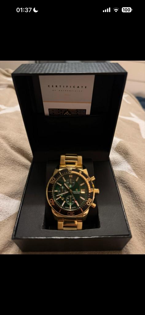 Alpha Sierra Horloge, Enlèvement, Montre-bracelet