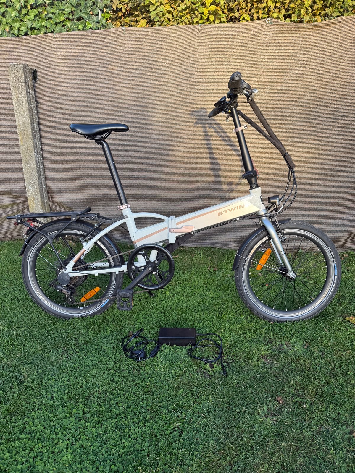 B'Twin-fiets met elektrische ondersteuning., Fietsen en Brommers, 20 inch of meer, Gebruikt, Velgrem, Versnellingen