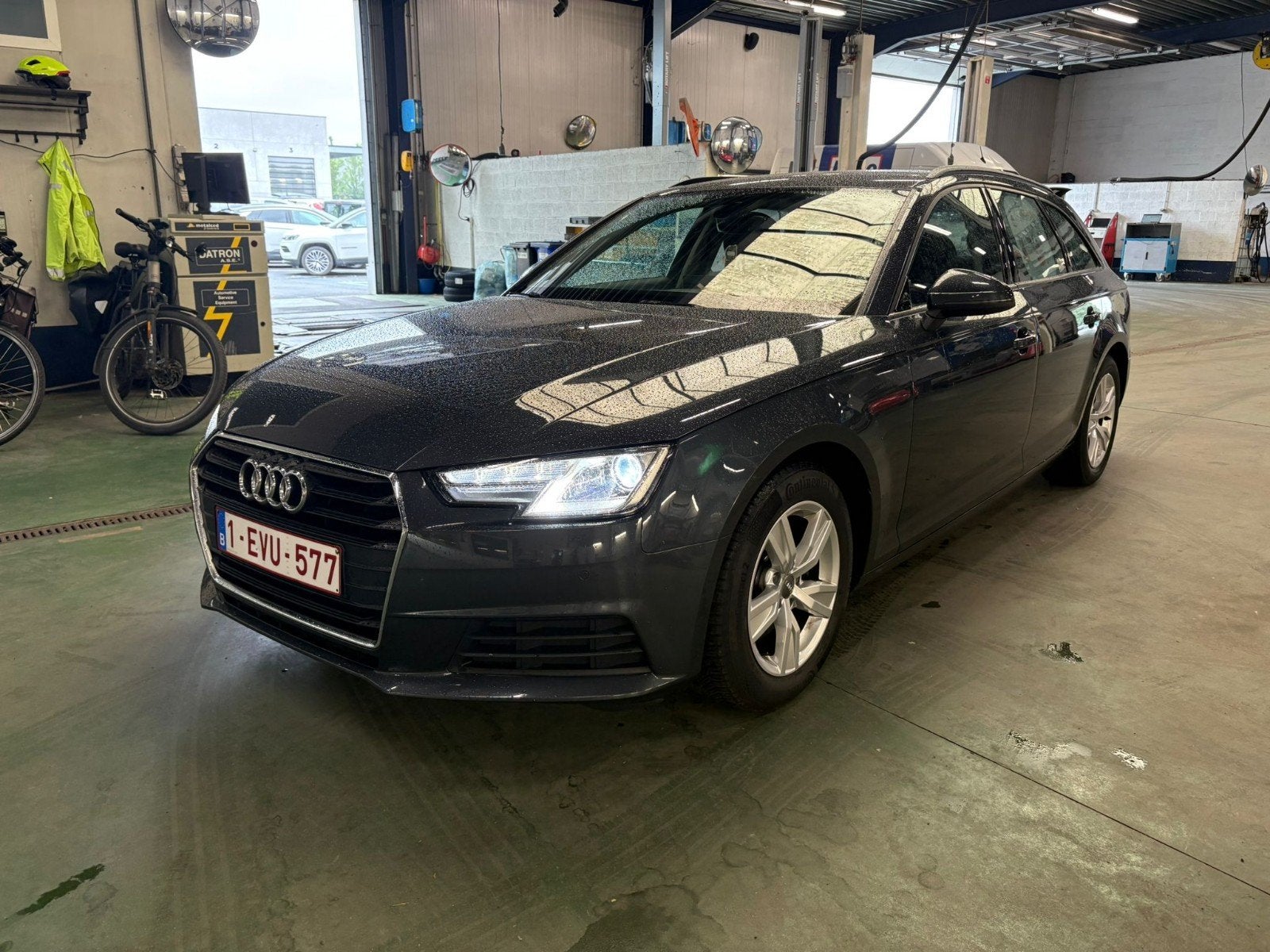 Audi A4 avant Sport S tronic, Autos, Argent ou Gris, Achat, Euro 6, Noir