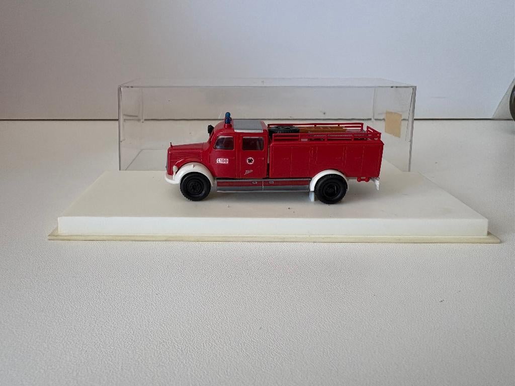 CAMION POMPIERS - MERCEDES-BENZ - 1:87, Envoi, Neuf, Bus ou Camion, Brekina