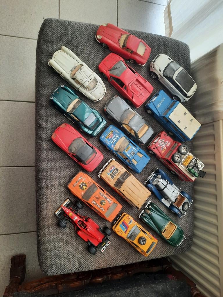 Lotje burago 1/24, Hobby en Vrije tijd, Ophalen, Burago