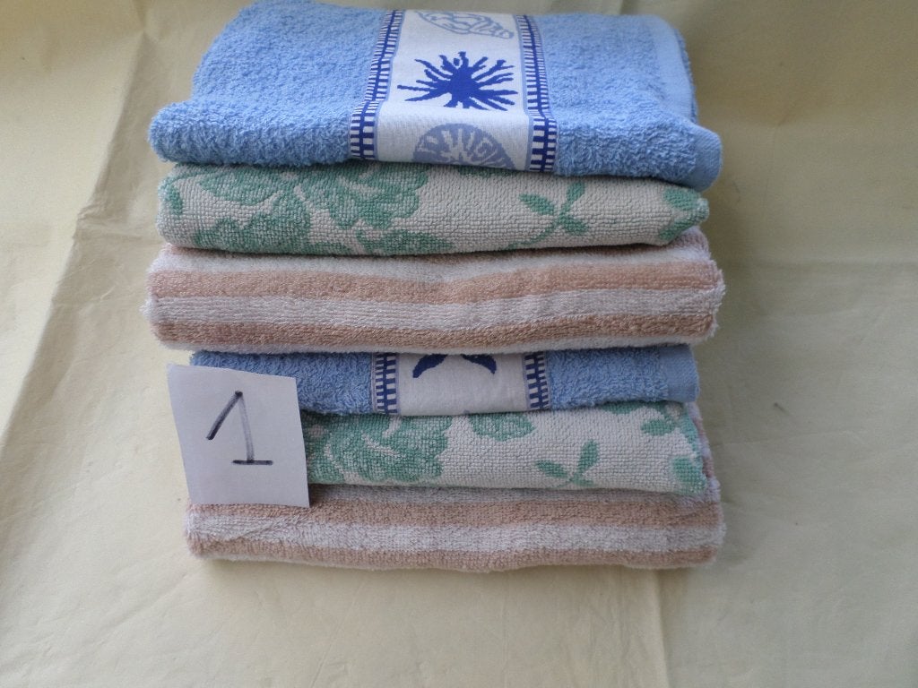 diverse badhanddoeken - goede staat - foto's en omschrijving, Ophalen of Verzenden, Zo goed als nieuw, Overige kleuren, Handdoek
